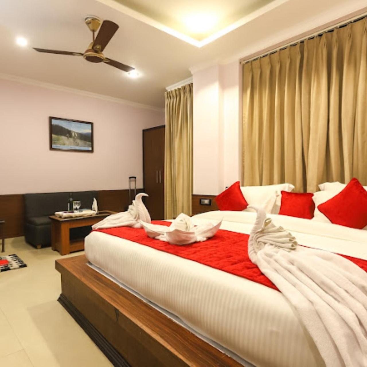 Hotel Holiday Hill, Near Mall Road, Mcleodganj# Parking#Restaurant Dharamshala Exterior foto
