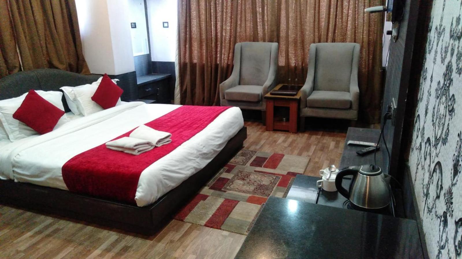 Hotel Holiday Hill, Near Mall Road, Mcleodganj# Parking#Restaurant Dharamshala Exterior foto