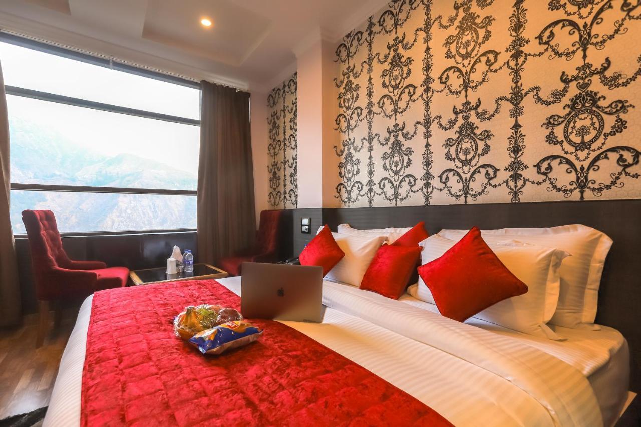Hotel Holiday Hill, Near Mall Road, Mcleodganj# Parking#Restaurant Dharamshala Exterior foto